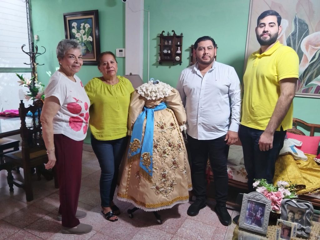 Entrevista a Armando Cuadra Donador Vestido de la Virgen del Rosario 225 Aniversario y a Sodelva Ríos Diseñadora y Confeccionadora del Vestuario 2026