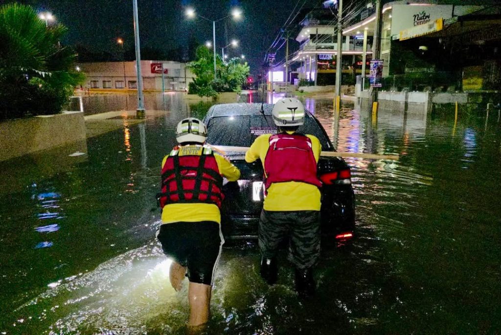 Protección Civil mantiene recorridos preventivos por lluvias en Mazatlán