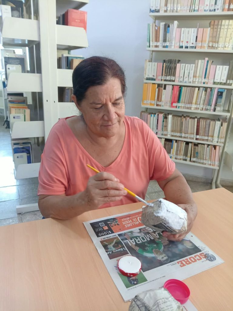 Tarde de lectura y tradición durante el martes del Abuelo en la Biblioteca Ing. Manuel Bonilla (1)